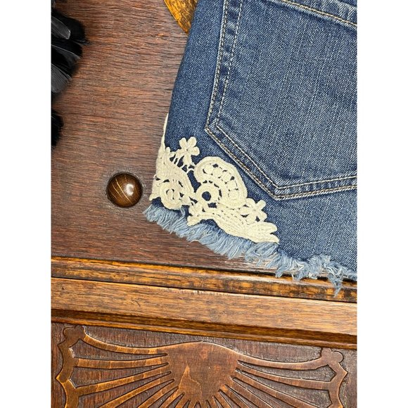 High Waisted Short by Aeropostale. Features distressed details and lace appliqué - Picture 4 of 12